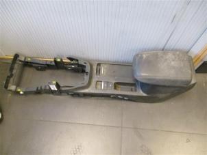 Gebruikte Middenconsoles Ford Focus 4 1.0 Ti-VCT EcoBoost 12V 125 Prijs op aanvraag aangeboden door Autohandel-Smet Gebroeders NV