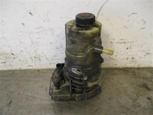 Gebruikte Pomp Servo Renault Trafic Passenger (1JL/2JL/3JL/4JL) 1.6 dCi 125 Twin Turbo Prijs op aanvraag aangeboden door Autohandel-Smet Gebroeders NV