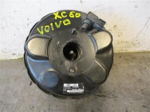 Gebruikte Rembekrachtiger Volvo XC60 I (DZ) 2.4 D3/D4 20V AWD Prijs op aanvraag aangeboden door Autohandel-Smet Gebroeders NV