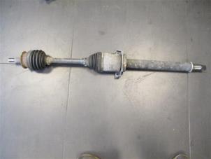 Gebruikte Aandrijfas rechts-voor Mercedes B (W245) 2.0 B-180 CDI 16V Prijs op aanvraag aangeboden door Autohandel-Smet Gebroeders NV