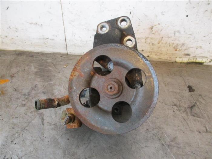 Gebruikte Pomp Servo Nissan Navara (D40) 3.0 dCi V6 24V DPF 4x4 Prijs op aanvraag aangeboden door Autohandel-Smet Gebroeders NV