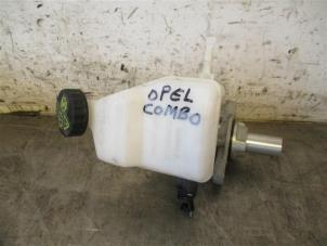 Gebruikte Hoofdremcilinder Opel Combo Cargo 1.5 CDTI 100 Prijs op aanvraag aangeboden door Autohandel-Smet Gebroeders NV