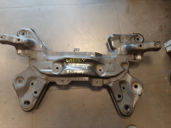 Gebruikte Subframe Citroen C3 (SX/SW) 1.5 Blue HDi 100 16V Prijs op aanvraag aangeboden door Autohandel-Smet Gebroeders NV