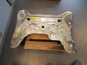 Gebruikte Subframe Renault Trafic Passenger (1JL/2JL/3JL/4JL) 2.0 dCi 16V 145 Prijs op aanvraag aangeboden door Autohandel-Smet Gebroeders NV