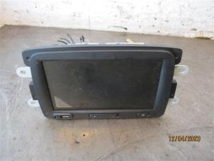 Gebruikte Display Interieur Renault Trafic Passenger (1JL/2JL/3JL/4JL) 2.0 dCi 16V 145 Prijs op aanvraag aangeboden door Autohandel-Smet Gebroeders NV
