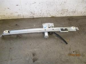 Gebruikte Motor electrisch raam Renault Trafic Passenger (1JL/2JL/3JL/4JL) 2.0 dCi 16V 145 Prijs op aanvraag aangeboden door Autohandel-Smet Gebroeders NV