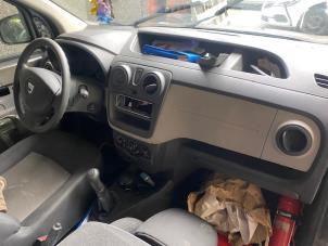 Gebruikte Airbag set + dashboard Dacia Dokker Express (8S) 1.6 Prijs op aanvraag aangeboden door Autohandel-Smet Gebroeders NV