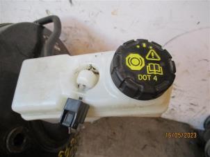 Gebruikte Hoofdremcilinder Dacia Duster (HS) 1.2 TCE 16V Prijs op aanvraag aangeboden door Autohandel-Smet Gebroeders NV