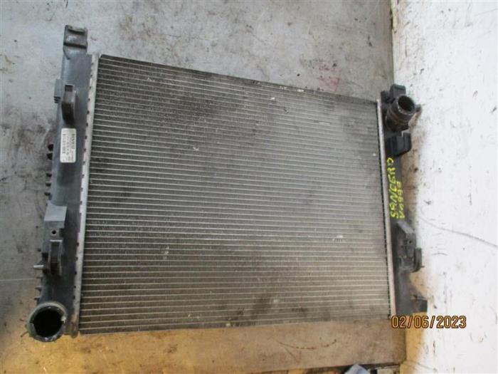 Gebruikte Radiateur Dacia Logan MCV II/III/Sandero Wagon 1.5 dCi 75 Prijs op aanvraag aangeboden door Autohandel-Smet Gebroeders NV