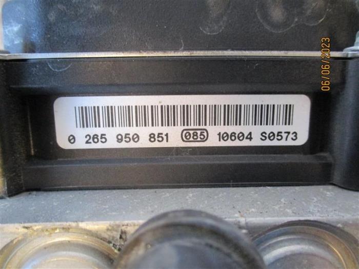 Gebruikte ABS Pomp Opel Movano 2.3 CDTi 16V RWD Prijs op aanvraag aangeboden door Autohandel-Smet Gebroeders NV
