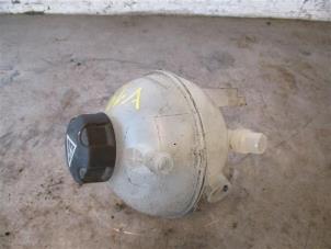 Gebruikte Koelvloeistof Reservoir DS Automobiles DS 7 Crossback 1.6 16V E-Tense 4x4 Prijs op aanvraag aangeboden door Autohandel-Smet Gebroeders NV