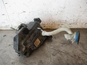 Gebruikte Ruitensproeiertank voor DS Automobiles DS 7 Crossback 1.6 16V E-Tense 4x4 Prijs op aanvraag aangeboden door Autohandel-Smet Gebroeders NV