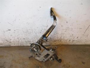 Gebruikte Koppelingspedaal Kia Stonic (YB) 1.0i T-GDi 12V Prijs op aanvraag aangeboden door Autohandel-Smet Gebroeders NV