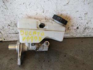 Gebruikte Hoofdremcilinder Renault Clio IV (5R) 0.9 Energy TCE 75 12V Prijs op aanvraag aangeboden door Autohandel-Smet Gebroeders NV