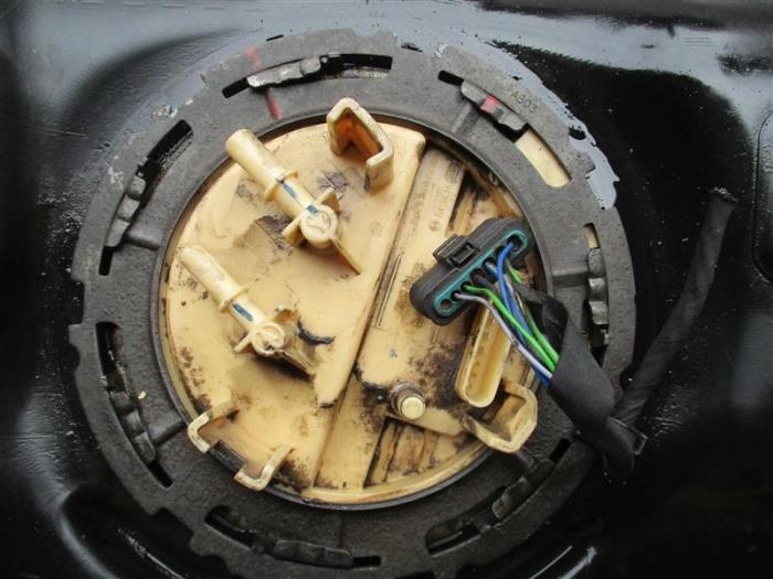 Gebruikte Tank element Pomp Mercedes Sprinter Prijs op aanvraag aangeboden door Autohandel-Smet Gebroeders NV