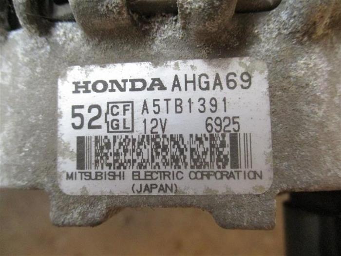 Dynamo van een Honda Civic (FK/FN) 1.4 i-Dsi 2007