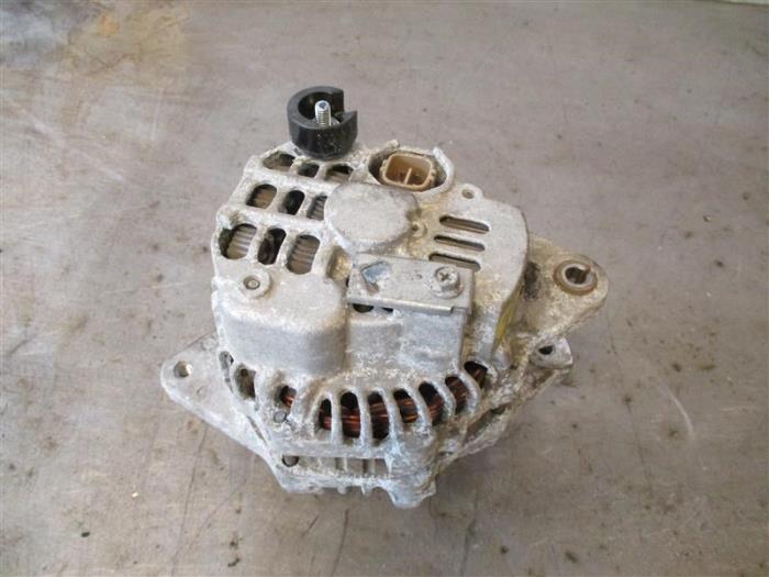 Dynamo van een Honda Civic (FK/FN) 1.4 i-Dsi 2007