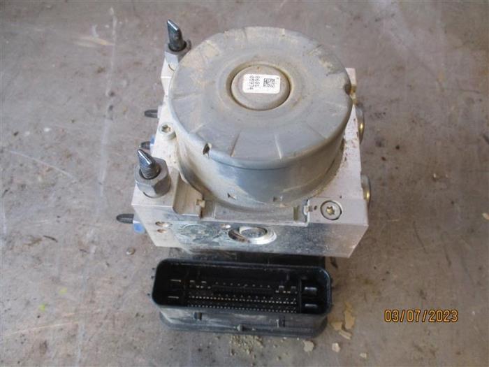 Gebruikte ABS Pomp Ford S-Max (WPC) 2.0 TDCi 150 16V Prijs op aanvraag aangeboden door Autohandel-Smet Gebroeders NV