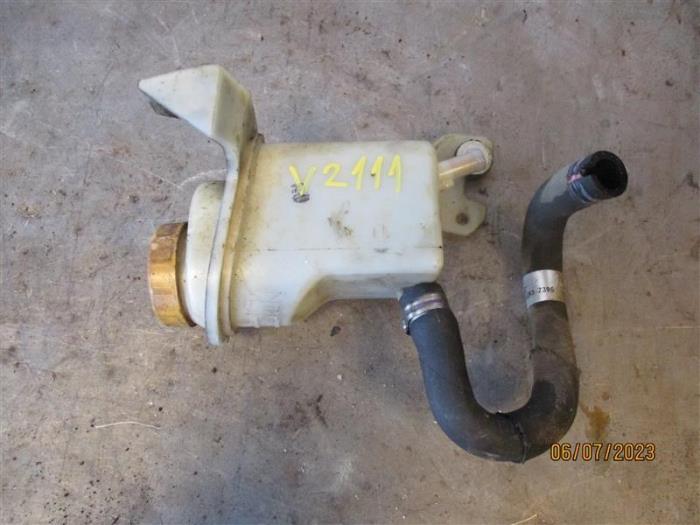Gebruikte Servo Oliereservoir Fiat Fiorino (225) 1.3 D 16V Multijet Prijs op aanvraag aangeboden door Autohandel-Smet Gebroeders NV