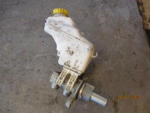 Gebruikte Hoofdremcilinder Fiat Fiorino (225) 1.3 D 16V Multijet Prijs op aanvraag aangeboden door Autohandel-Smet Gebroeders NV