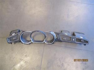 Gebruikte Dashboard sierlijst Kia Cee'd (JDB5) 1.6 CRDi 16V VGT Prijs op aanvraag aangeboden door Autohandel-Smet Gebroeders NV