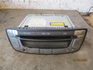 Gebruikte Radio CD Speler Toyota Aygo (B10) 1.0 12V VVT-i LPG Prijs op aanvraag aangeboden door Autohandel-Smet Gebroeders NV