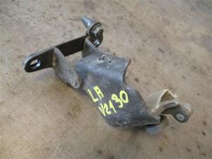 Gebruikte Scharnier deur links-achter Mazda 5 (CWA9) 1.6 CITD 16V Prijs op aanvraag aangeboden door Autohandel-Smet Gebroeders NV