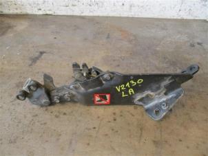 Gebruikte Scharnier deur links-achter Mazda 5 (CWA9) 1.6 CITD 16V Prijs op aanvraag aangeboden door Autohandel-Smet Gebroeders NV