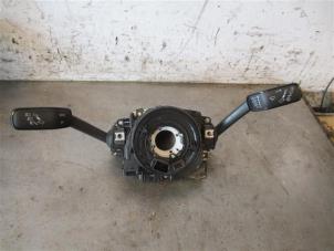 Gebruikte Schakelaar Stuurkolom (licht) Volkswagen Golf Sportsvan (AUVS) 1.6 TDI BMT 16V Prijs op aanvraag aangeboden door Autohandel-Smet Gebroeders NV