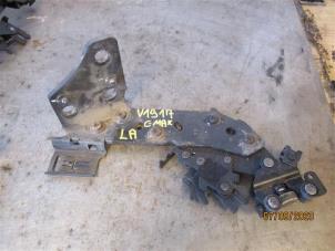 Gebruikte Scharnier deur links-achter Ford C-Max (DXA) 1.6 TDCi 16V Prijs op aanvraag aangeboden door Autohandel-Smet Gebroeders NV