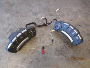 Gebruikte Schakelaar stuurbediening Landrover Vogue Prijs op aanvraag aangeboden door Autohandel-Smet Gebroeders NV