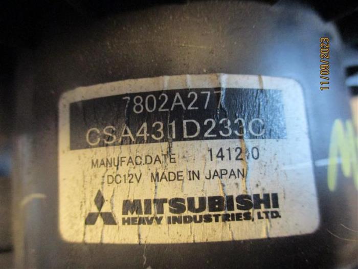 Kachel Ventilatiemotor van een Mitsubishi Outlander (GF/GG) 2.2 DI-D 16V Clear Tec 4x4 2015