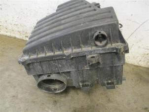 Gebruikte Luchtfilterhuis Volkswagen Amarok 3.0 TDI V6 24V 4Motion Prijs op aanvraag aangeboden door Autohandel-Smet Gebroeders NV