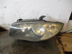 Gebruikte Linker Koplamp BMW 1 serie (E81) 116i 1.6 16V Prijs op aanvraag aangeboden door Autohandel-Smet Gebroeders NV