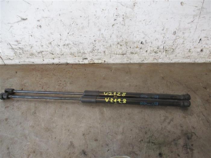 Set Gasdempers Achterklep van een Opel Astra K 1.0 Turbo 12V 2018