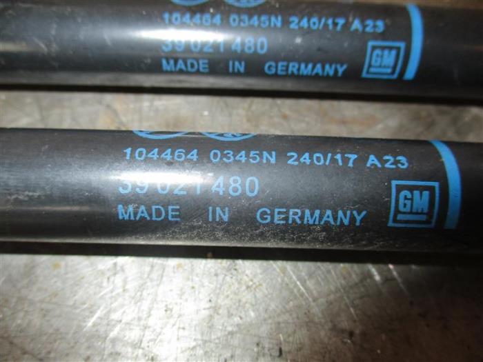 Set Gasdempers Achterklep van een Opel Astra K 1.0 Turbo 12V 2018