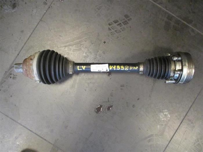 Gebruikte Steekas links-voor Volkswagen Passat (3G2) 1.6 TDI 16V Prijs op aanvraag aangeboden door Autohandel-Smet Gebroeders NV