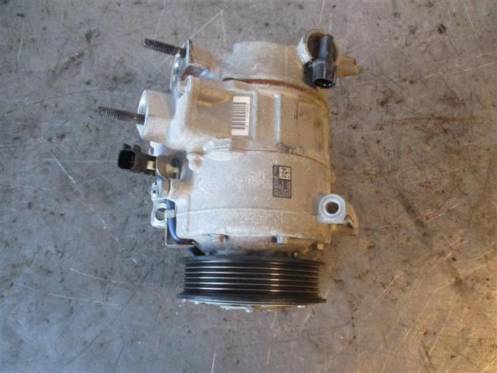 Aircopomp van een Ford Transit 2.0 TDCi 16V Eco Blue 170 2022