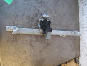 Gebruikte Motor electrisch raam Renault Trafic (1FL/2FL/3FL/4FL) 2.0 dCi 16V 130 Prijs op aanvraag aangeboden door Autohandel-Smet Gebroeders NV