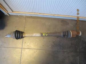 Gebruikte Cardanas rechts-voor (VWA) Peugeot 207 CC (WB) 1.6 16V Prijs op aanvraag aangeboden door Autohandel-Smet Gebroeders NV