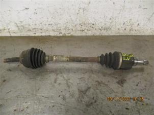 Gebruikte Cardanas links-voor (VWA) Peugeot 207/207+ (WA/WC/WM) 1.4 16V VTi Prijs op aanvraag aangeboden door Autohandel-Smet Gebroeders NV