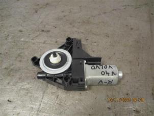 Gebruikte Motor electrisch raam Volvo V40 (MV) 2.0 D2 16V Prijs op aanvraag aangeboden door Autohandel-Smet Gebroeders NV