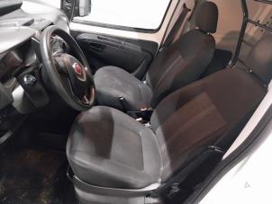 Gebruikte Voorstoel links Fiat Fiorino (225) 1.3 D 16V Multijet 80 Prijs op aanvraag aangeboden door Autohandel-Smet Gebroeders NV