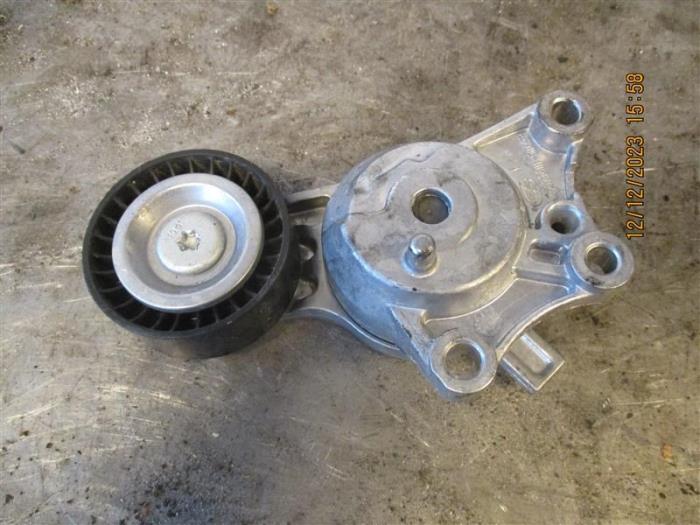Gebruikte Spanner multiriem Peugeot 5008 II (M4/MC/MJ/MR) 1.6 BlueHDi 115 Prijs op aanvraag aangeboden door Autohandel-Smet Gebroeders NV