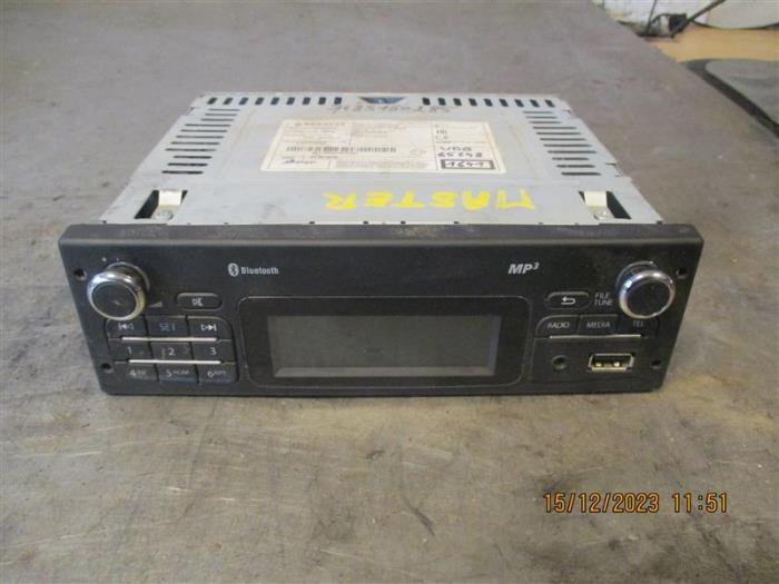 Gebruikte Radio module Renault Master Prijs op aanvraag aangeboden door Autohandel-Smet Gebroeders NV