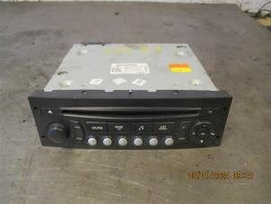 Gebruikte Radio CD Speler Peugeot 5008 I (0A/0E) 1.6 HDiF 16V Prijs op aanvraag aangeboden door Autohandel-Smet Gebroeders NV