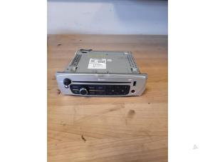 Gebruikte Radio CD Speler Renault Scénic III (JZ) 1.6 Energy dCi 130 Prijs op aanvraag aangeboden door Autohandel-Smet Gebroeders NV