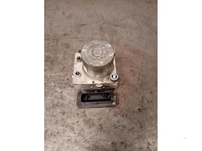 Gebruikte ABS Pomp Citroen Jumpy 1.5 Blue HDi 120 Prijs op aanvraag aangeboden door Autohandel-Smet Gebroeders NV