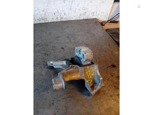 Gebruikte Motorsteun Mazda CX-3 (DJ/DK) 1.5 Skyactiv D 105 16V Prijs op aanvraag aangeboden door Autohandel-Smet Gebroeders NV