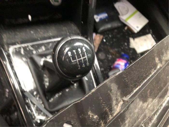 Versnellingsbak van een Volkswagen Touran (5T1) 1.6 TDI 2016